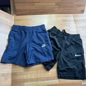 Nike athletic shorts, bundle size medium kids
Blue and black
